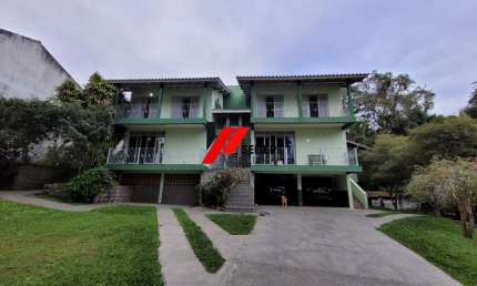 Casa ampla com estilo atemporal com 4 quartos sendo 2 suítes com banheira  à venda na Trindade ? ideal para uso comercial ou residencial