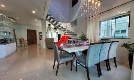 Casa de alto padrão à venda na Trindade ? 3 dormitórios, spa privativo, vista para área verde, condomínio exclusivo