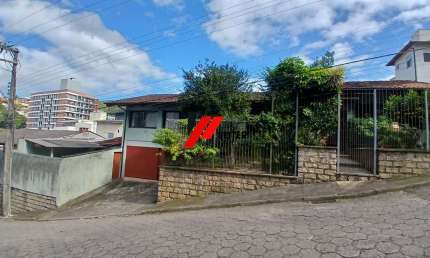casa a venda na carvoeira com área total de 364M com viabilidade para prédio de 5 andares