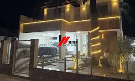 Casa de Alto Padrão com  280m² à Venda na Pedra branca: 4 Quartos 1 Suíte Área Gourmet e Piscina com Spa!