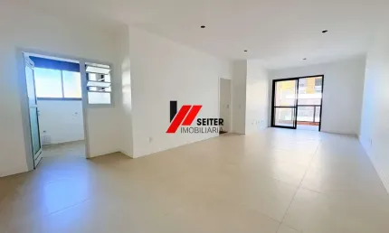 Apartamento à venda no Itacorubi com 108,80m² de 4 quartos 1 suíte ,sacada com churrasqueira  Florianópolis-SC