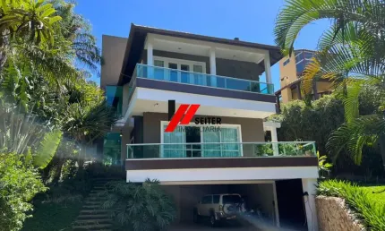 Casa à venda com 4 quartos e 6 banheiros com 346 m² na Praia Mole em Florianópolis