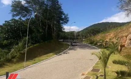 Terreno a venda no bairro Itacorubi com localização alto padrão