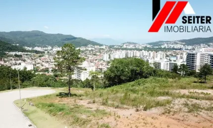 Terreno a venda no bairro Itacorubi com localização privilegiada
