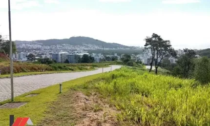 Terreno a venda no bairro itacorubi com localização previlegiada