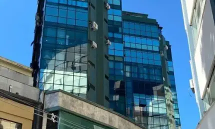 Conjunto comercial a venda no centro de Florianópolis
