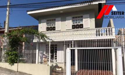 Casa a venda de 4 dormitórios no Centro de Florianópolis