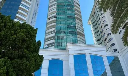 Apartamento Decorado Alto Padrão Frente Mar na Barra Sul