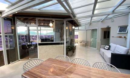 Apartamento Garden na  Barra Sul a 100 metros do mar
