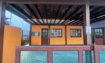 Excelente Casa para Locação Comercial Anual a 300 metros da Av Brasil no centro de Balneário Camboriú !
