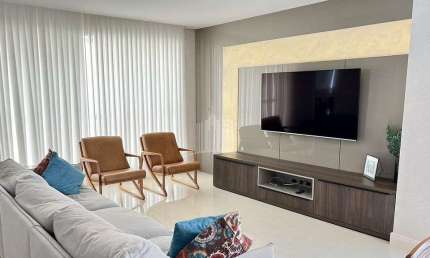 Apartamento Alto Padrão Finamente Mobiliado e Decorado na Quadra do Mar em Balneário Camboriú