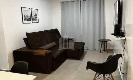 Apartamento Completamente Reformado e Mobiliado, Quadra Mar