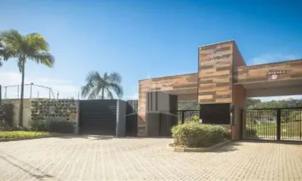 Terreno em Condomínio Fechado a poucos minutos da Praia