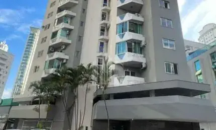 Apartamento próximo ao mar com 1 dormitório e 1 vaga na Avenida Brasil em Balneário Camboriú