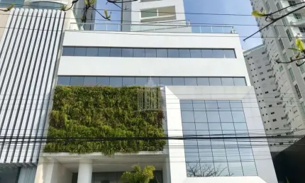 Cobertura Tríplex Frente para o Mar na Barra Sul de Balneário Camboriú