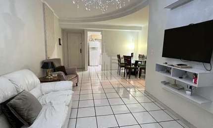 Amplo Apartamento com 03 Dormitórios em rua reta ao mar no Centro de Balneário Camboriú