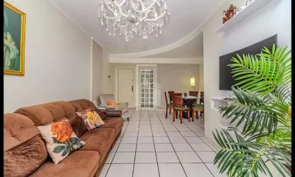Amplo Apartamento com 03 Dormitórios em rua reta ao mar no Centro de Balneário Camboriú