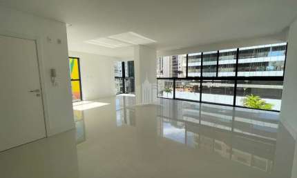 Apartamento com 3 suítes, próximo ao Shopping Atlântico em Balneário Camboriú