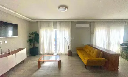 Locação anual à poucos passos do mar de balneário camboriú