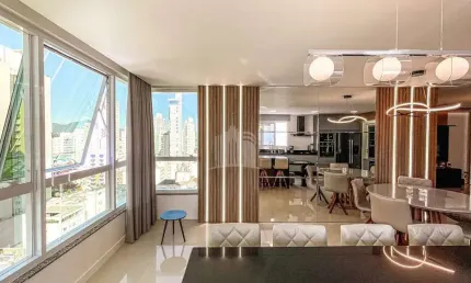 Apartamento com 4 suítes e 2 vagas de garagem no Centro em Balneário Camboriú