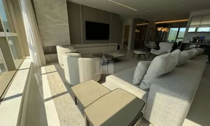 Apartamento com 4 suítes e 3 vagas de garagem no Centro em Balneário Camboriú