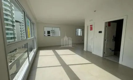 Apartamento Novo com 03 Dormitórios no Centro de Balneário Camboriú