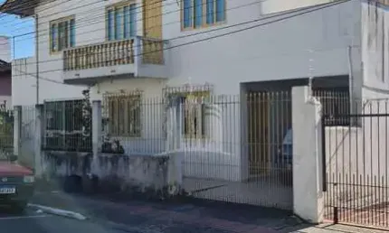 Excelente Investimento em Edificação com 04 Apartamentos e 01 Sala Comercial