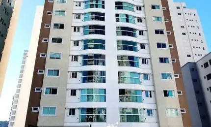 Apartamento com 03 Suítes no centro de Balneário Camboriú
