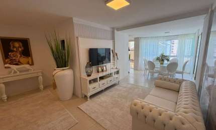Apartamento com 3 dormitórios sendo 1 suíte e 2 vagas de garagem no Pioneiros de Balneário Camboriú