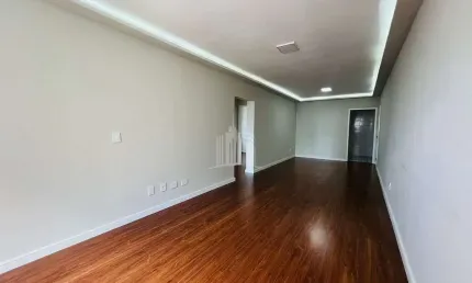 Apartamento no Ed Icaraí a 500 metros da praia! Com 2 dorm. sendo 1 suíte, 1 vaga privativa em Balneário Camboriú