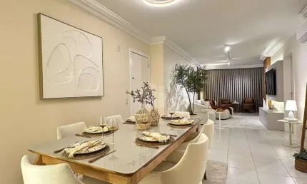 Apartamento com 3 Dormitórios e 2 Vagas no Centro de Balneário Camboriú - SC