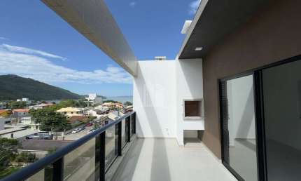 Cobertura Duplex de 3 suítes em Bombinhas, com ampla vista mar de Quatro Ilhas e Canto Grande.