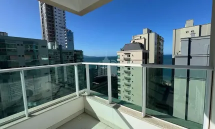 Apartamento quadra mar em meia praia, com 3 suítes e 2 vagas de garagem em itapema