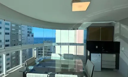 Lindo apartamento na quadra do mar com linda vista em Balneário Ca,boriú