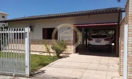 Casa de 3 dormitórios com edícula na Praia dos Ingleses.