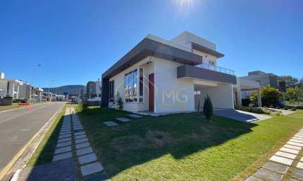 Casa nova e ampla em condomínio nos Ingleses em Florianópolis