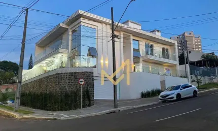 Sobrado com 2 dormitórios, 1 suíte à venda, 434 m² por R$ 4.000.000 - Centro - Cascavel/PR