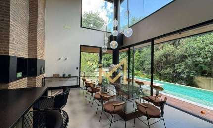 Sobrado em Condomínio com  4 Suítes à venda, 775 m² por R$ 5.950.000 - Centro - Cascavel/PR