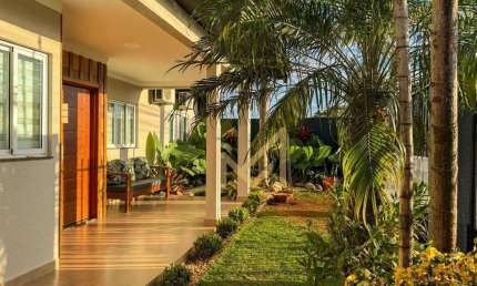 Casa com 1 suíte mais 4 dormitórios à venda, 263 m² por R$ 1.400.000 - Canadá - Cascavel/PR