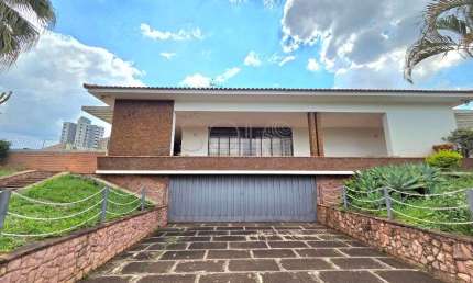 Casa com 4 quartos para alugar no Centro, Araraquara 