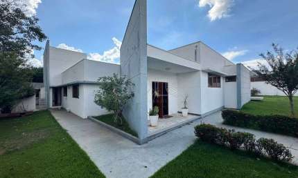 Casa com 3 quartos à venda na Cidade Jardim, Araraquara 