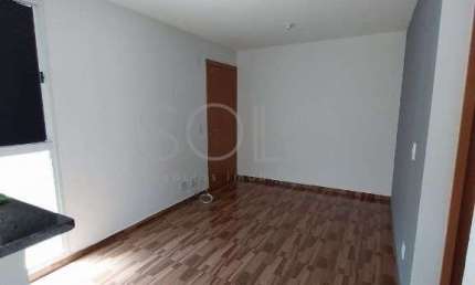 Oportunidade imperdivel! Apartamento a venda com otima localizacao, a apenas 5 minutos do centro. Possui armarios planejados na cozinha e banheiro, alem de piso que imita madeira e ventilador no teto 