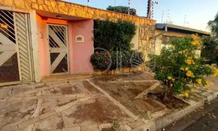 Casa com 3 quartos à venda no Parque Laranjeiras, Araraquara , 222 m2 por R$ 490.000