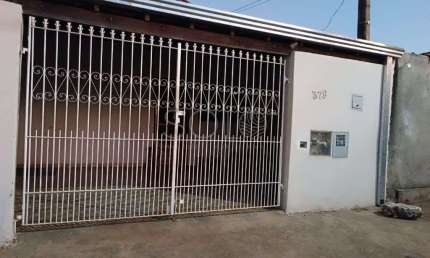 CASA COM EDICULA ,SEPARADO AGUA E LUZ RUA TRANQUILA.