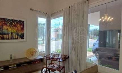 Moderna casa alto padrao com ambientes integrados no condominio Buona Vita