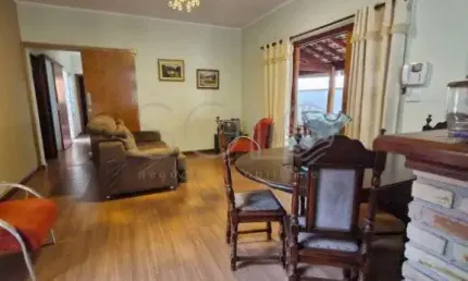 Casa Ampla com 3 Quartos, Suite e Localizacao Privilegiada: Ideal para Residencia ou Comercio