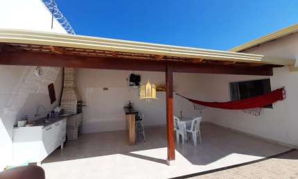 Imperdível oportunidade de adquirir sua casa em Esmeraldas-MG, no bairro São Pedro: 3 quartos, 1 sala, 1 banheiro, garagem!