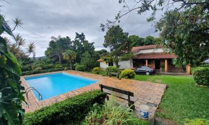 Espetacular sítio comercial à venda em Esmeraldas-MG, bairro Melo Viana: 3 quartos, 1 suíte, 2 salas, 3 banheiros, 5 vagas, 2.700 m².