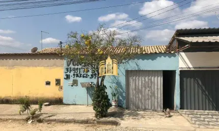 Casa à venda em Esmeraldas-MG: 2 quartos, 1 sala, 1 banheiro, 1 vaga - Bairro Dumaville - 60m² de área!