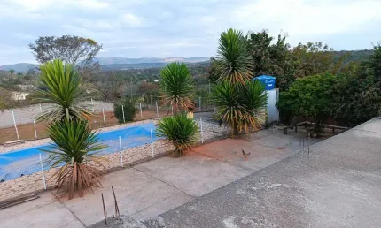 Venda de Sitio de Luxo em Tropeiros, Esmeraldas-MG: 4 quartos, 2 salas, 3 banheiros, 2 vagas de garagem, 2.400,00 m² de área.